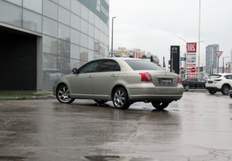 Подержанный автомобиль Toyota Avensis Sedan 2008 года (7 фото)
