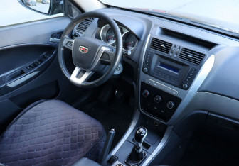 Подержанный автомобиль Geely Emgrand X7 2014 года (10 фото)