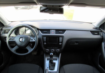 Подержанный автомобиль Skoda Octavia Liftback 2013 года (17 фото)