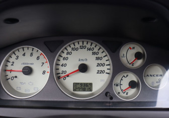 Подержанный автомобиль Mitsubishi Lancer Sedan 2006 года (13 фото)