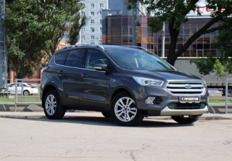 Подержанный автомобиль Ford Kuga 2017 года (3 фото)