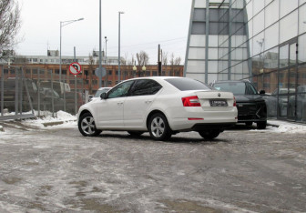 Подержанный автомобиль Skoda Octavia Liftback 2015 года (7 фото)