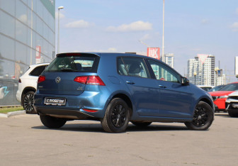 Подержанный автомобиль Volkswagen Golf Hatchback 2013 года (5 фото)