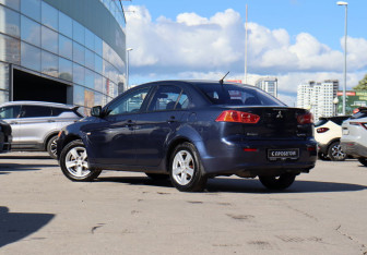Подержанный автомобиль Mitsubishi Lancer Sedan 2008 года (7 фото)