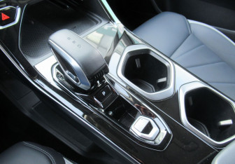 Подержанный автомобиль Geely Atlas 2024 года (18 фото)