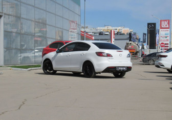 Подержанный автомобиль Mazda 3 Sedan 2011 года (7 фото)