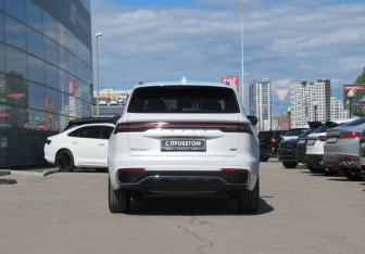 Подержанный автомобиль Geely Monjaro 2024 года (6 фото)