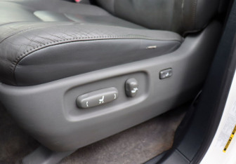 Подержанный автомобиль Toyota Land Cruiser Suv 2008 года (20 фото)