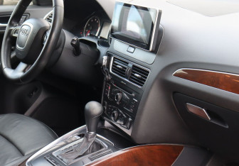 Подержанный автомобиль Audi Q5 2010 года (17 фото)
