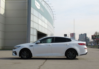Подержанный автомобиль Kia Optima Sedan 2019 года (8 фото)
