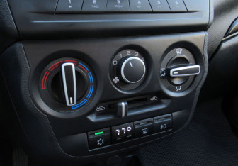 Подержанный автомобиль LADA (ВАЗ) Granta Sedan 2023 года (16 фото)