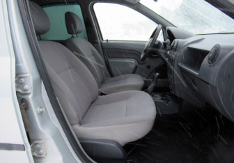 Подержанный автомобиль Renault Logan Sedan 2009 года (14 фото)