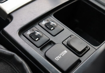 Подержанный автомобиль Toyota Land Cruiser Prado 2012 года (17 фото)