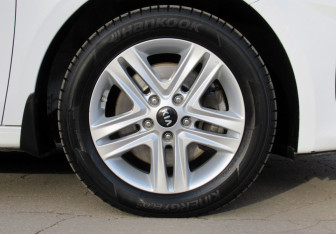 Подержанный автомобиль Kia Ceed Hatchback 2019 года (9 фото)