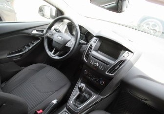 Подержанный автомобиль Ford Focus Hatchback 2018 года (12 фото)