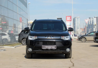 Подержанный автомобиль Mitsubishi Outlander 2012 года (2 фото)