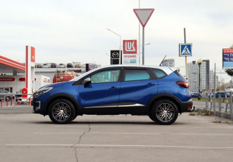 Подержанный автомобиль Renault Kaptur 2020 года (8 фото)