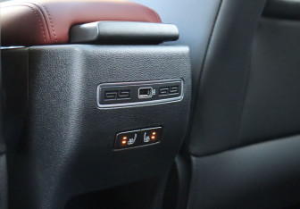 Подержанный автомобиль Geely Coolray 2023 года (24 фото)