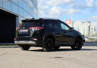 Подержанный автомобиль Toyota RAV4 2018 года (5 фото)