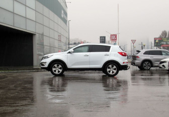Подержанный автомобиль Kia Sportage 2012 года (8 фото)