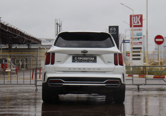 Подержанный автомобиль Kia Sorento 2021 года (6 фото)
