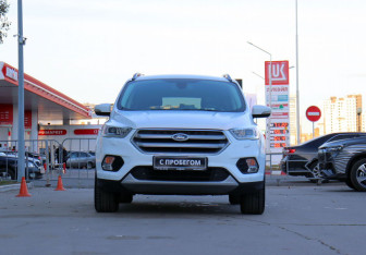 Подержанный автомобиль Ford Kuga 2016 года (2 фото)