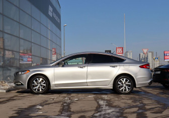 Подержанный автомобиль Ford Fusion (North America) 2016 года (8 фото)