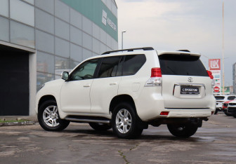 Подержанный автомобиль Toyota Land Cruiser Prado 2012 года (7 фото)