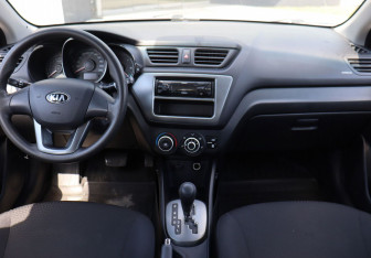 Подержанный автомобиль Kia Rio Sedan 2013 года (16 фото)