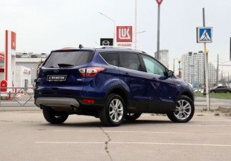 Подержанный автомобиль Ford Kuga 2017 года (5 фото)