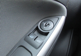 Подержанный автомобиль Ford Focus Sedan 2012 года (11 фото)