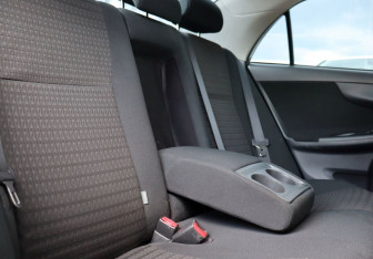 Подержанный автомобиль Toyota Corolla Sedan 2010 года (11 фото)