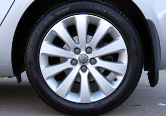 Подержанный автомобиль Opel Astra Hatchback 2011 года (9 фото)
