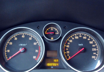 Подержанный автомобиль Opel Zafira Compactvan 2011 года (12 фото)