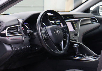 Подержанный автомобиль Toyota Camry Sedan 2020 года (15 фото)