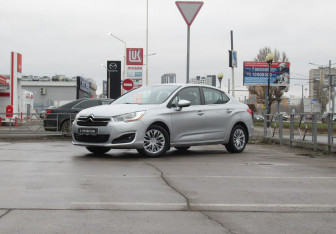 Подержанный автомобиль Citroen C4 Sedan 2013 года (1 фото)