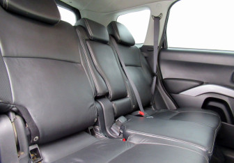 Подержанный автомобиль Mitsubishi Outlander 2008 года (21 фото)