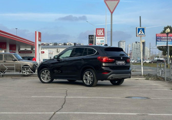 Подержанный автомобиль BMW X1 2016 года (7 фото)