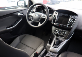 Подержанный автомобиль Ford Focus Hatchback 2012 года (13 фото)