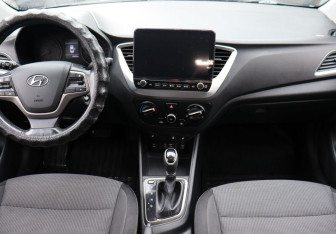 Подержанный автомобиль Hyundai Solaris Sedan 2017 года (12 фото)