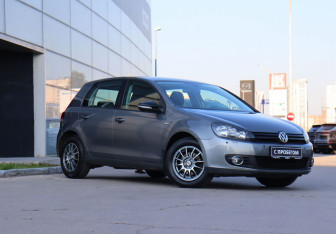 Подержанный автомобиль Volkswagen Golf Hatchback 2012 года (3 фото)