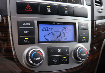 Подержанный автомобиль Hyundai Santa Fe 2011 года (15 фото)