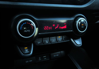 Подержанный автомобиль Kia Rio Hatchback 2018 года (16 фото)