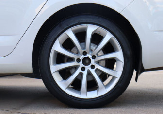 Подержанный автомобиль Skoda Octavia Liftback 2013 года (9 фото)