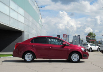 Подержанный автомобиль Chevrolet Aveo Sedan 2013 года (4 фото)