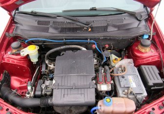 Подержанный автомобиль Fiat Albea 2007 года (10 фото)