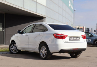 Подержанный автомобиль LADA (ВАЗ) Vesta Sedan 2015 года (7 фото)