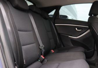 Подержанный автомобиль Hyundai i30 Hatchback 2012 года (12 фото)