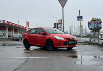 Подержанный автомобиль Ford Focus Hatchback 2014 года (3 фото)