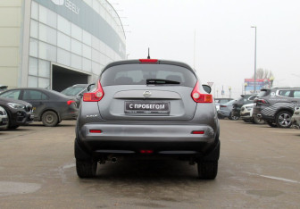 Подержанный автомобиль Nissan Juke 2011 года (6 фото)